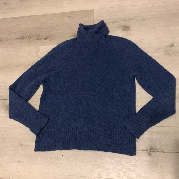 Club Monaco Cashmere Blend Turtleneck Sweater size M Blue Long Sleeve soft - Picture 8 of 9